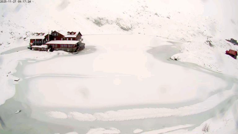 Vreme severa la munte ploi ninsori si rafale de 80 km h