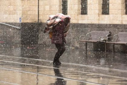 cod galben de ploi in judetul sibiu ninsori in valea oltului si la munte