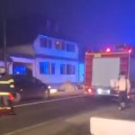 Accidentul de la Brateiu 10 persoane la spital dupa microbuzul lovit zidul unei case