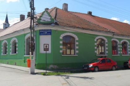 Acuzii grave la Apoldu de Jos Politistii bat copii in scoala