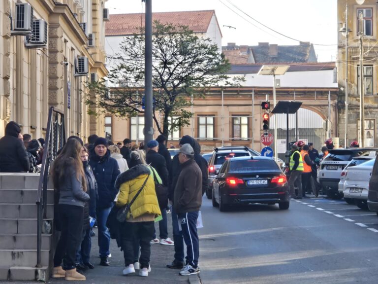 Alerta la Liceul Goga evacuare de urgenta a profesorilor si elevilor
