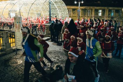 Cea mai vesela cursa din Sibiu Mos Craciun din intreaga tara vin la Marea Mosmondeala