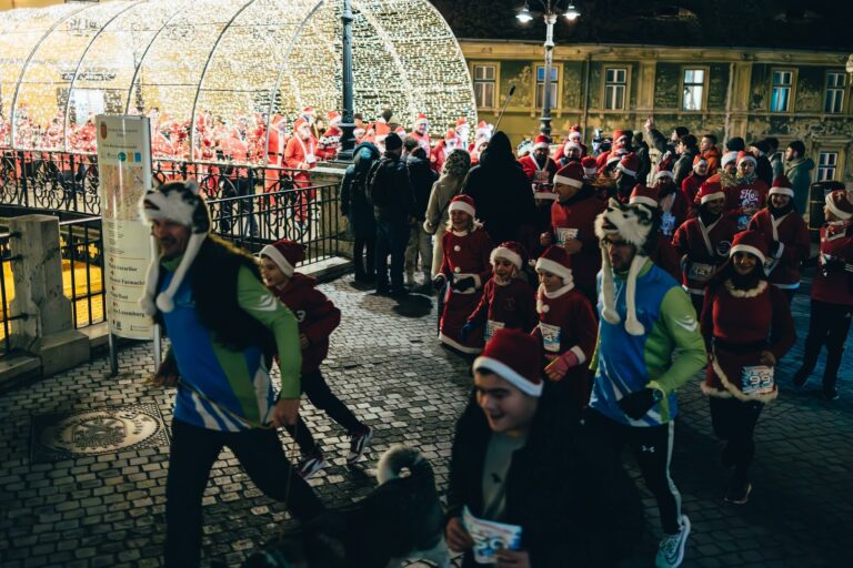 Cea mai vesela cursa din Sibiu Mos Craciun din intreaga tara vin la Marea Mosmondeala