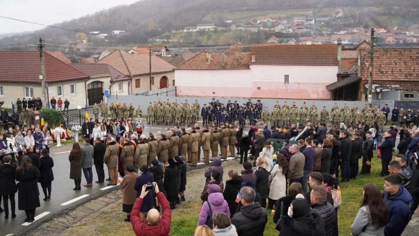 Ceremonie emotionanta la Sadu eroii comemorati un copil a impresionat multimea foto