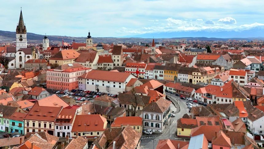 Cladiri deteriorate din Sibiu cu graffiti Bibu cere solutii