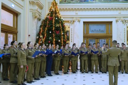 Corul studentesc al Academiei Nicolae Balcescu Sibiu a colindat la Palatul Patriarhiei