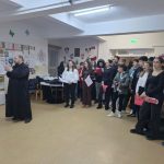 Daruri si emotii tinerii din Cisnadie au colindat copiii de la Neurologie Pediatrica Sibiu