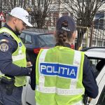 Doi soferi prinsi conduci cu permisul suspendat