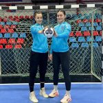 Doua sutori joaca impreuna pentru Magura