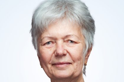 Fosta inspectoare scolara Christine Manta Klemens decorata cu Crucea Federala de Merit