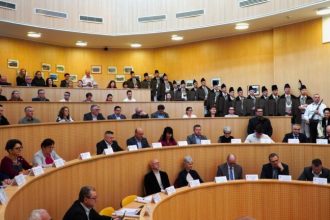 Junii Sibiului au colindat la Consiliul Judetean