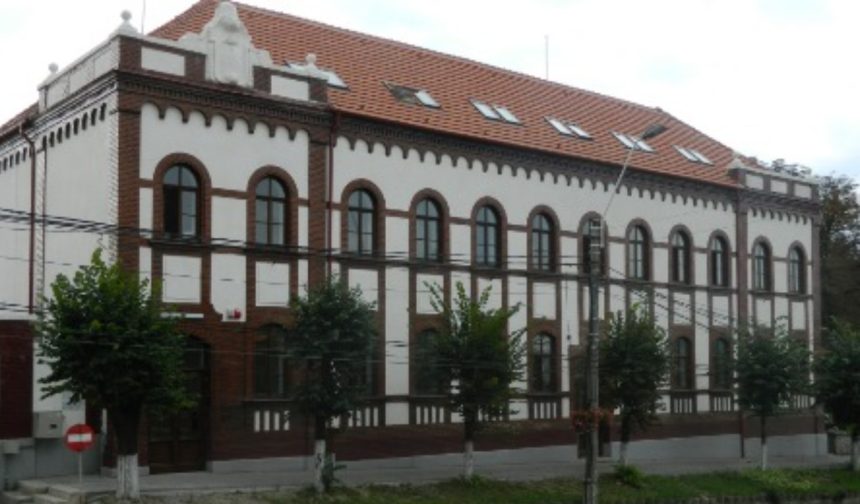 Medieanul care a amenintat o pe mama sa a fost arestat