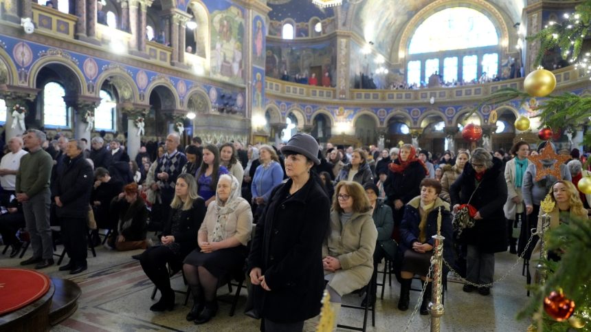 Mii de credinciosi la Liturghia de Craciun in Sibiu