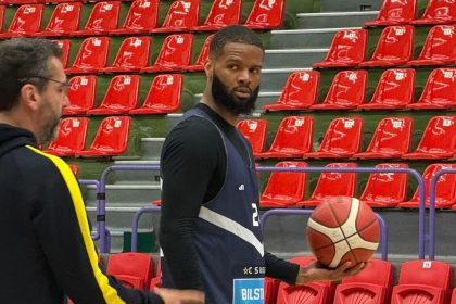 Noul star al Sibiului Anthony Smith pivot american de 2 metri