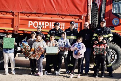Pompierii din Sibiu au daruit cadouri copiilor