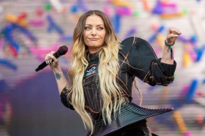 Revelion exploziv la Sibiu Backyard o aduce pe Delia la petrecere