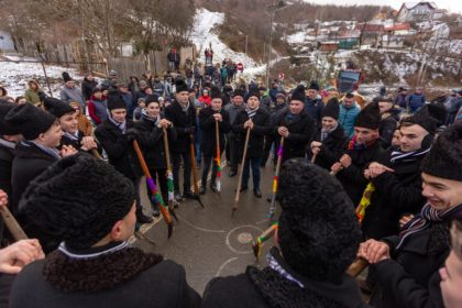 Sadu sarbatoreste Cratciunul cu traditii si distractie