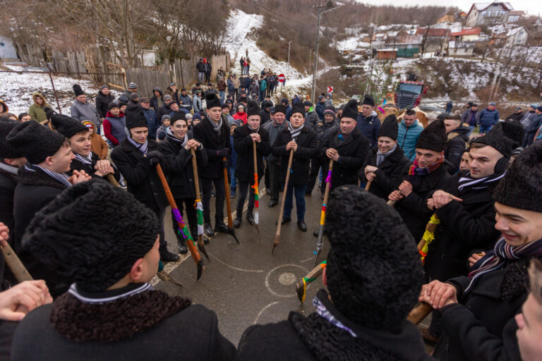 Sadu sarbatoreste Cratciunul cu traditii si distractie