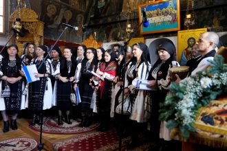 Satul sibian unde colindele au revigorat comunitatea