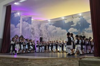 Seara de poveste in Gura Raiului colinde si jocuri