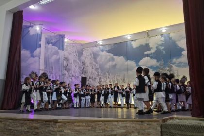 Seara de poveste in Gura Raiului colinde si jocuri