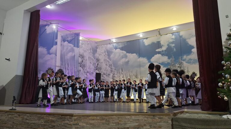 Seara de poveste in Gura Raiului colinde si jocuri