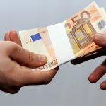 Sibian prins in flagrant oferind mita unui politist