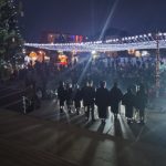 Sute de persoane la spectacolul Florile dalbe din Medias