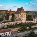 Sute de petarde confiscate femeie din Biertan cercetata