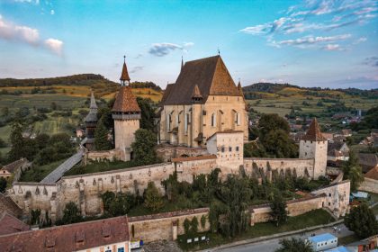 Sute de petarde confiscate femeie din Biertan cercetata
