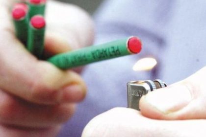 Sute de petarde interzise confiscate la Iacobeni