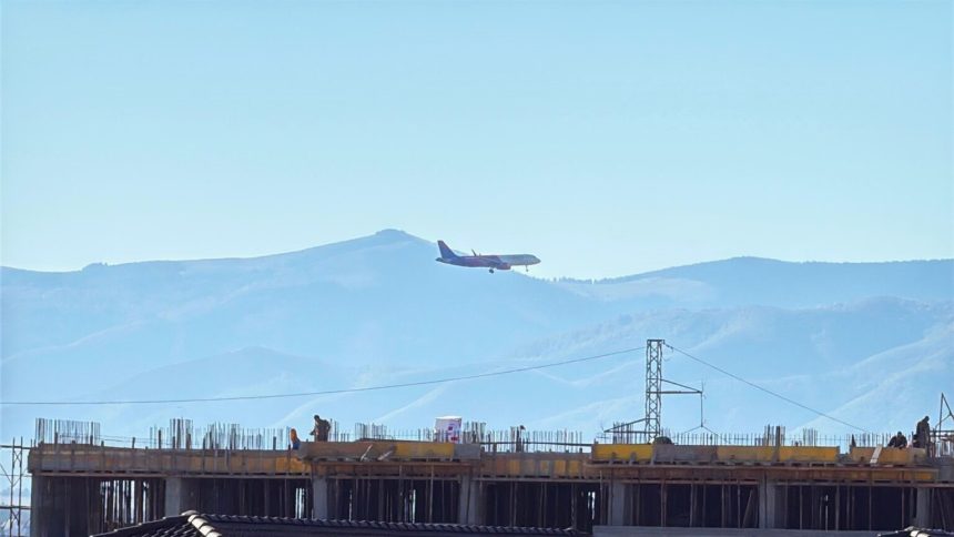 Trafic aerian neobisnuit la Sibiu avion cu manevre speciale