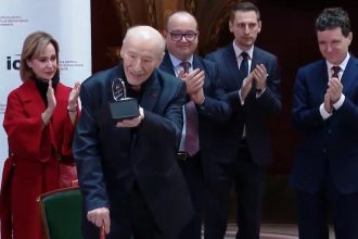 Victor Rebengiuc premiat pentru cariera 7 decenii in teatru