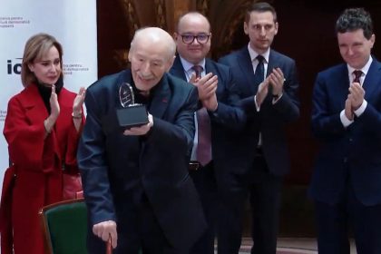Victor Rebengiuc premiat pentru cariera 7 decenii in teatru