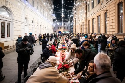 Weekend plin la Sibiu nu ratati Magic Show la Gong brunch ul de la Backyard taiatul porcului in Muzeul Astra si Community Dinner