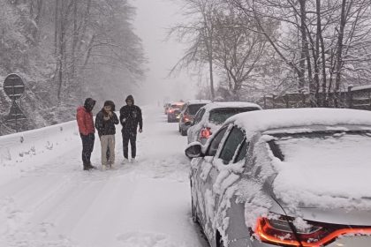 Zapada blocheaza traficul pe Valea Oltului video