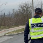 fugit de politie tanar fara permis a lovit un tub de beton