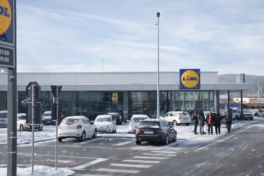 Ahtiai dupa cofeina Doi barbati prinsi furand cafea