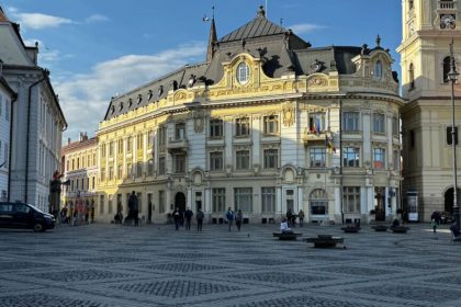 Artisti de top din Iasi expun la Primaria Sibiu