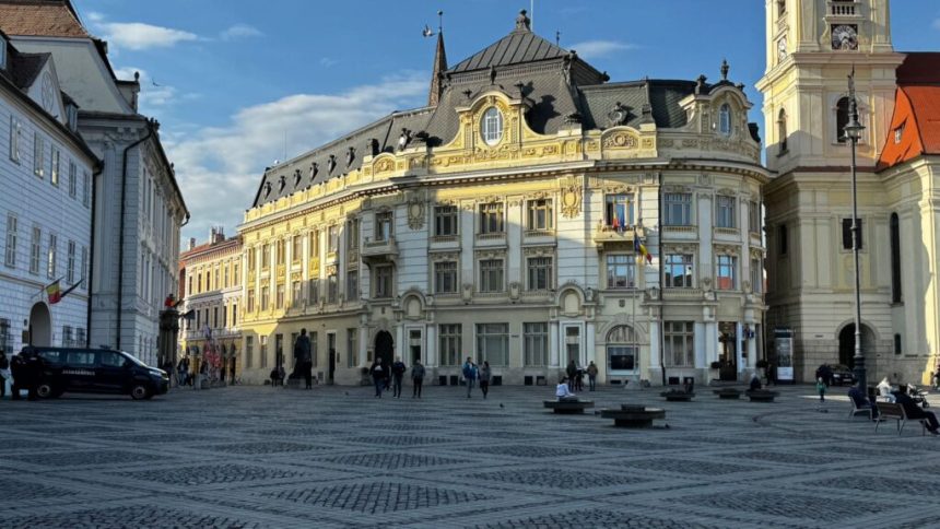 Artisti de top din Iasi expun la Primaria Sibiu