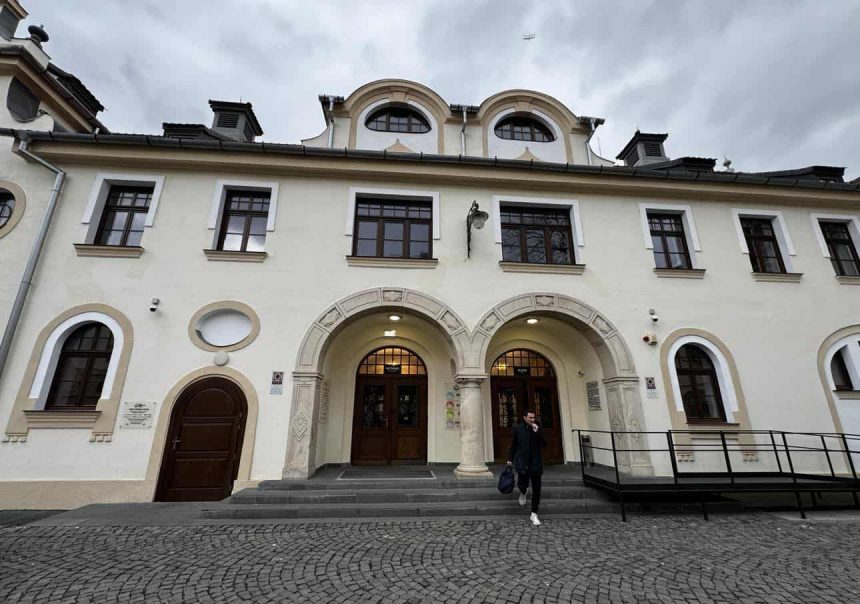 Baia Populara Sibiu se inchide pentru public Primaria ofera explicatii