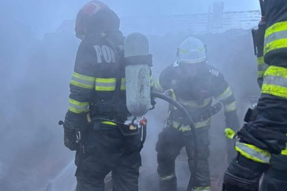 Casa distrusa de flacari la Armeni a ars complet si o rulota