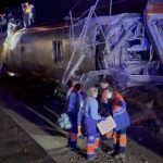 Cel putin cinci decazuti in Spania in urma derailarii a doua trenuri de mare viteza la Adamuz Cordoba video
