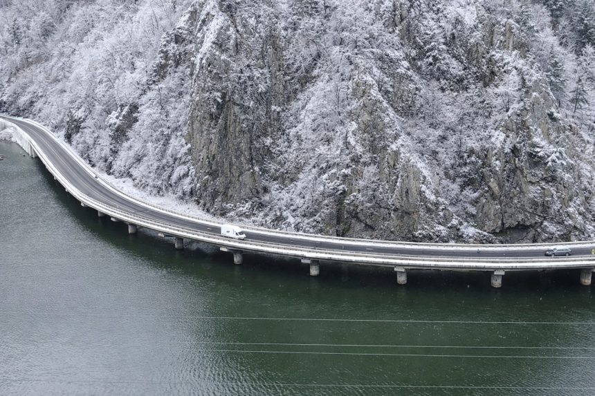 Cod galben de viituri in sase judete pericol pe Valea Oltului