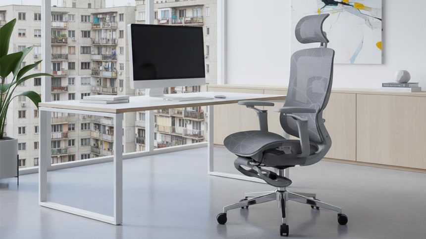 Cum iti protejezi spatele la locul de munca ergonomia in 2026