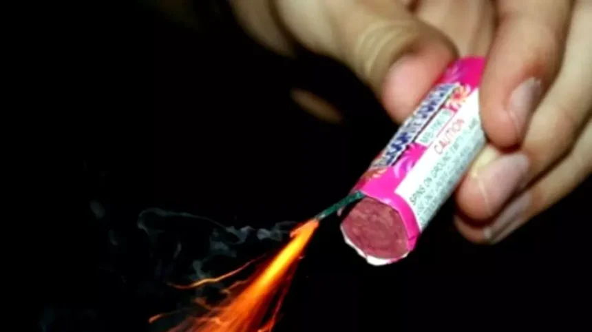 Doi tineri din Chirpar prinsi cu 100 de petarde ilegale