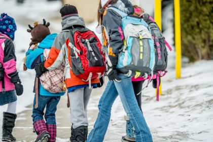 Doua scoli din judetul Sibiu raman inchise