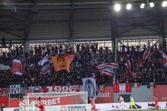 Fanii lui Dinamo invadeaza Sibiu Meci cu stadionul plin pe arena Municipal video