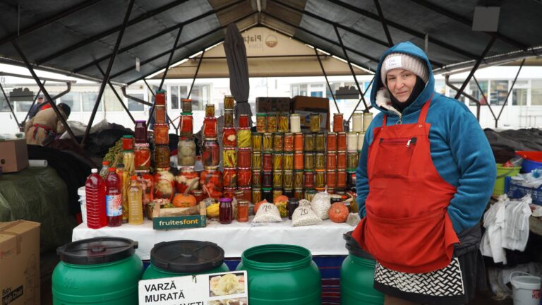Gerul a golit Piata Cibin Comerciantii spun Castigam un leu de pita