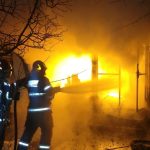 Incendiu in Orlat O casa este cuprinsa de flacari